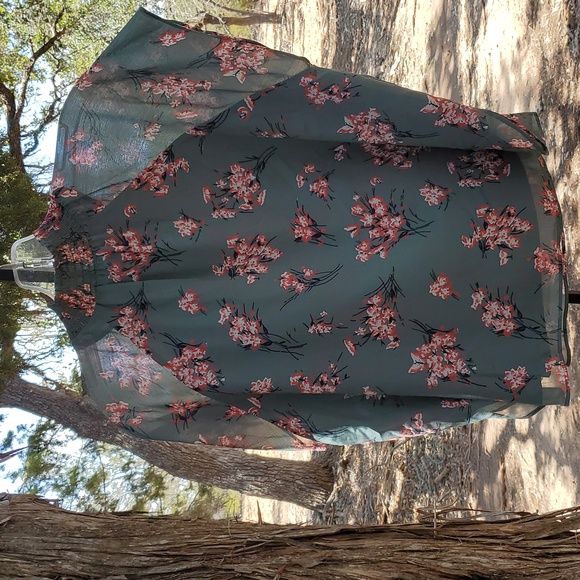 Madewell Mockneck Top in Butterfly Garden - medium - Picture 2 of 8